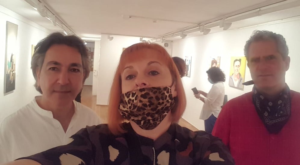 עם לנה ואוצר התערוכה "אנחנו", אילן ויזגן, בית האמנים, ירושלים, 7.11.2020